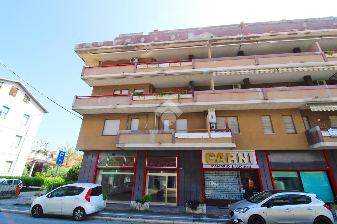 Negozio in Viale Via Nazionale Adriatica 171, Francavilla al Mare - Foto 1