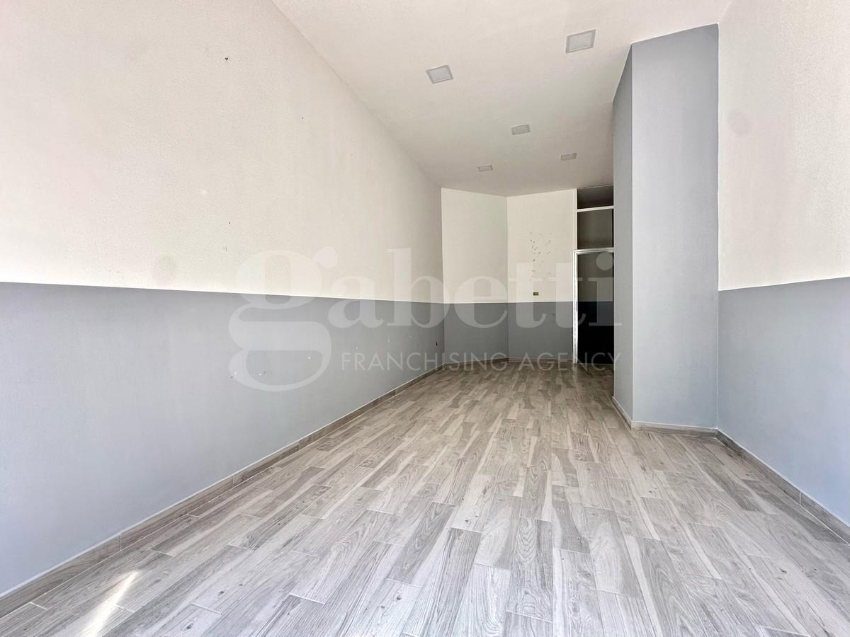 Negozio in Viale della Repubblica, Calvizzano, {3} - Foto 2