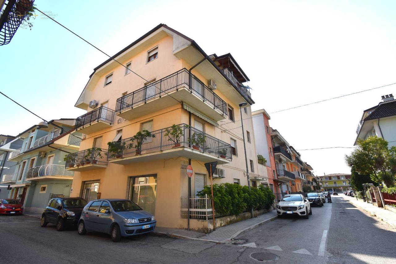 Ufficio in Via Luigi Rizzo 8, San Benedetto del Tronto, {3} - Foto 1