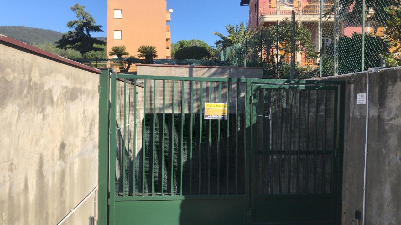 Parcheggio chiuso in Via Arnaldo Terzi, Sestri Levante, {3} - Foto 1