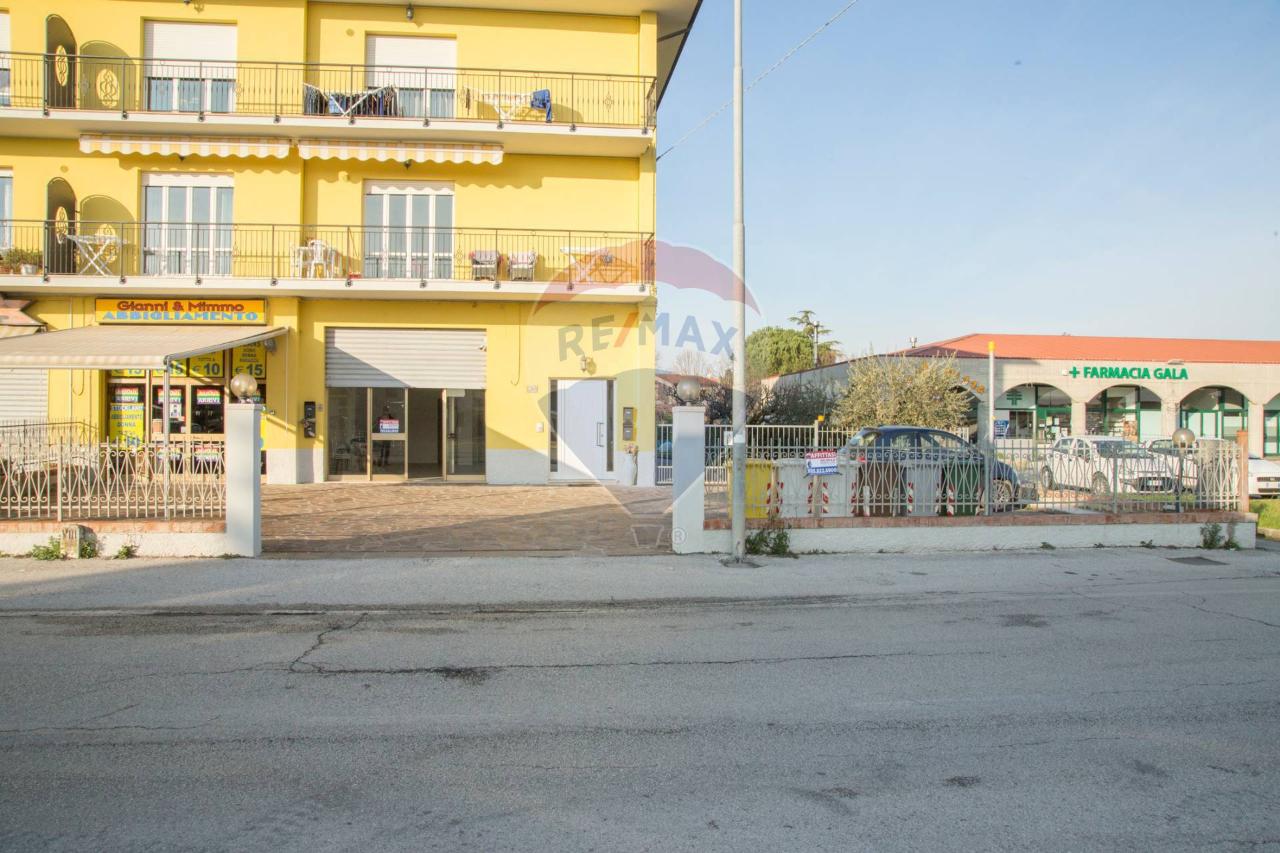 Negozio in Via di Jesi 20, Osimo - Foto 1