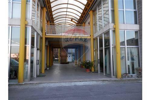 Negozio in Piazza Alpini d'Italia 1, Noceto - Foto 1