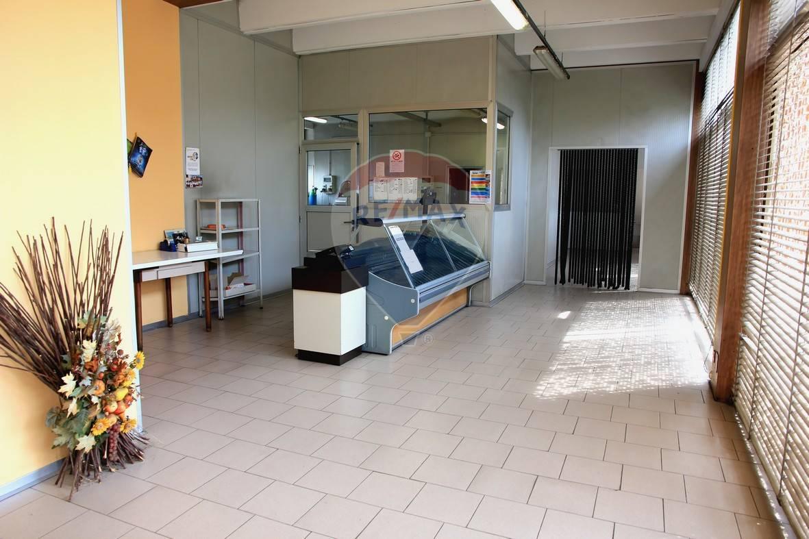 Esercizio commerciale in Via Risorgimento 14, Lurago Marinone, {3} - Foto 2