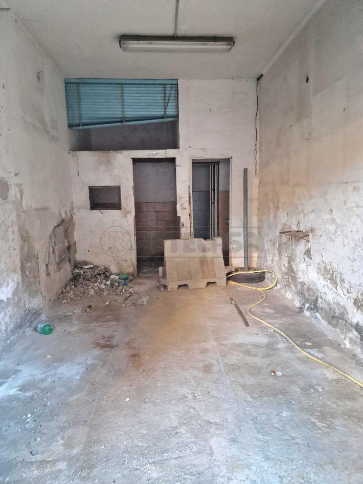 Palazzina commerciale in Via Generale d'Ambrosio 16 a, Napoli, {3} - Foto 2