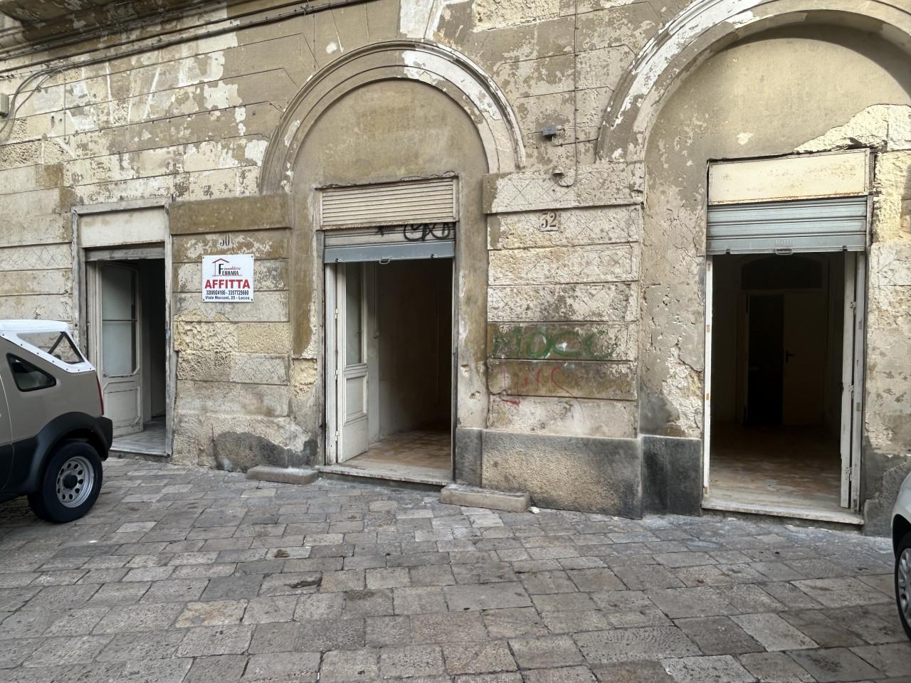 Negozio in Via Ascanio Grandi 32, Lecce, {3} - Foto 1