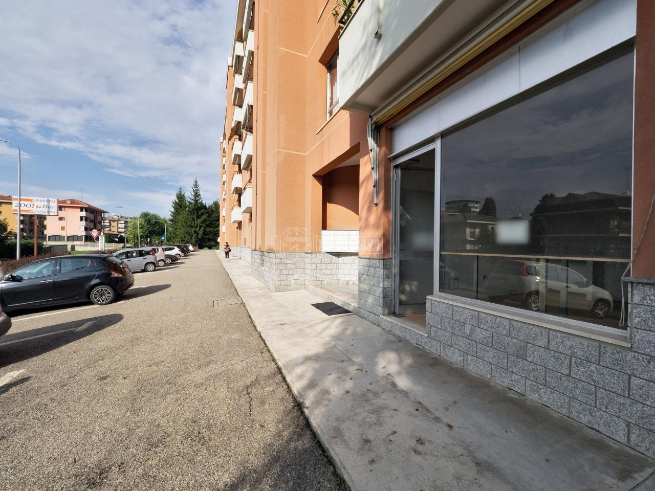 Negozio in Via Carlo Antonio Molli 34, Borgomanero - Foto 1