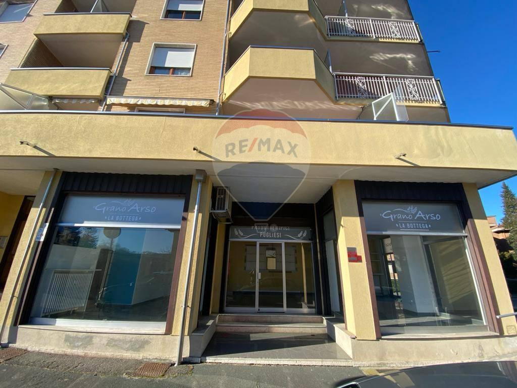 Negozio in Via Galileo Galilei 4, Somma Lombardo, {3} - Foto 2