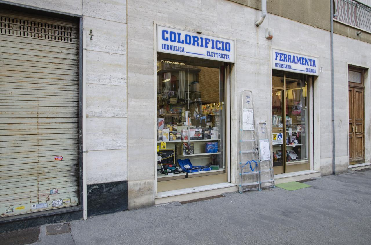 Colorificio - Ferramenta - Elettricità in vendita a Torino