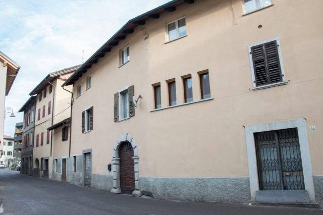 Vierzimmerwohnung in Via Trento, N.24, Malè - Foto 1