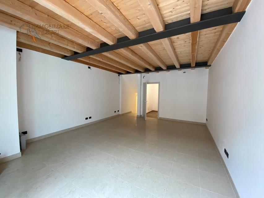 Negozio in Via Unità d'Italia, Verona - Foto 1