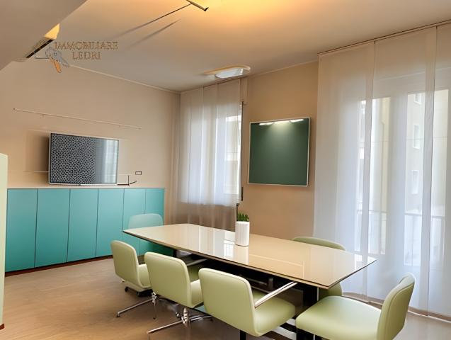 Office in Via IV Novembre, Verona - Photo 1