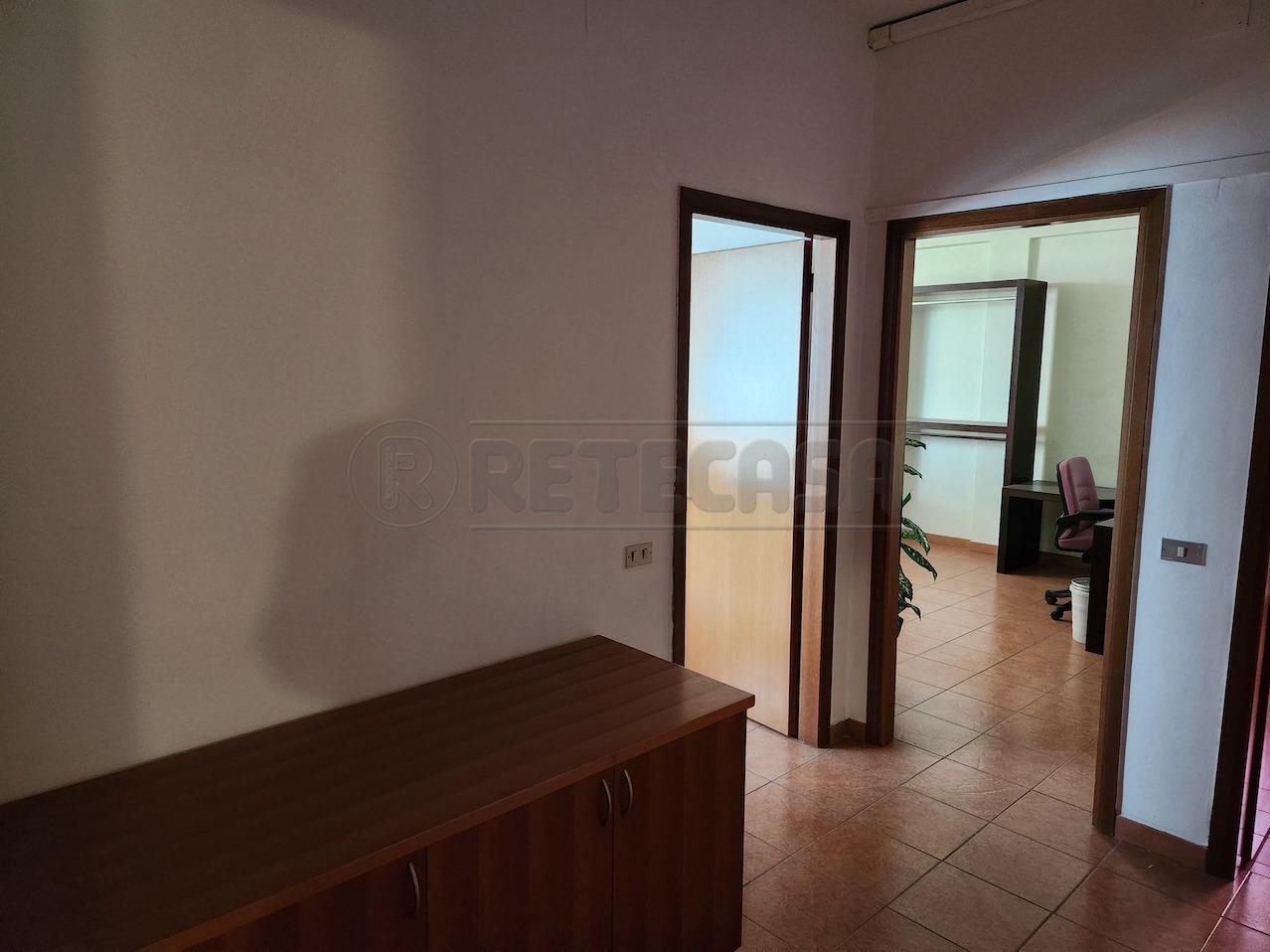 Ufficio in Via C. Colombo 16, Santa Croce Sull'Arno, {3} - Foto 1