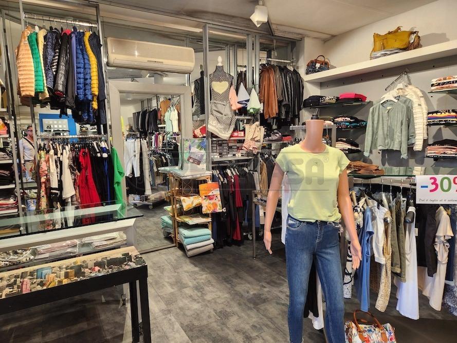 Abbigliamento in Via Grazie 11, Santa Maria A Monte, {3} - Foto 1