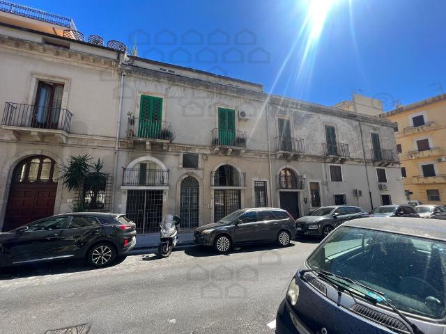 Mansion in {3}, Viale Garibaldi - Photo 1