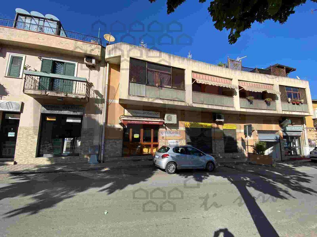 Palazzina commerciale in Via Comunale Camaro, Messina, {3} - Foto 1