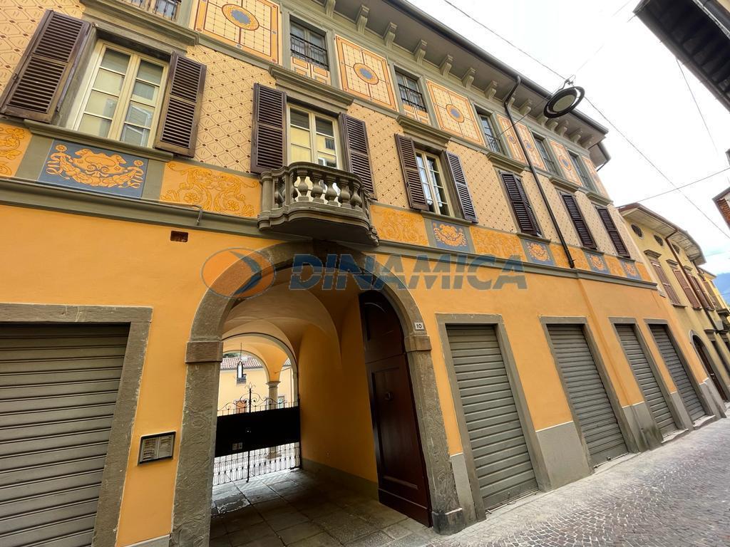 Negozio in Via Vittorio Emanuele 10, Caprino Bergamasco, {3} - Foto 1