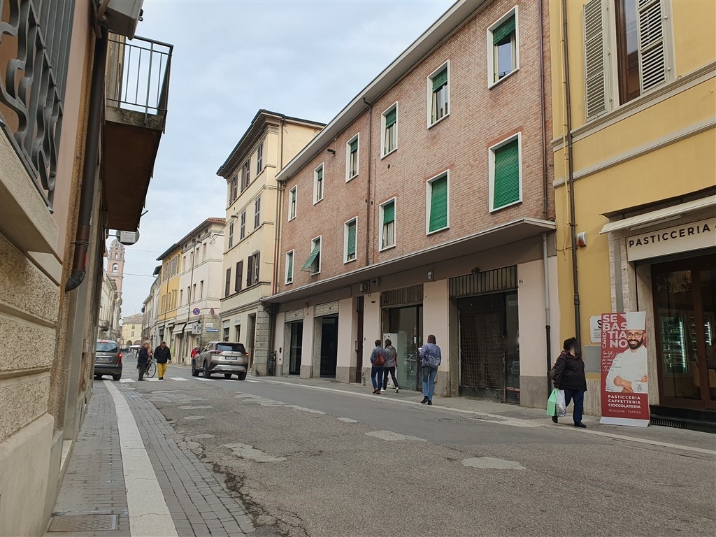 Negozio in vendita a Faenza