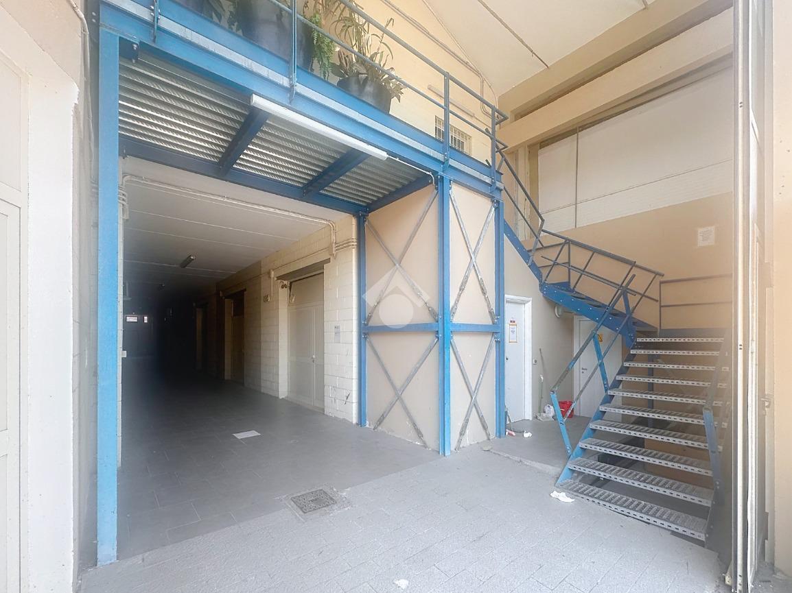 Magazzino in Via Pian di Rota 7, Livorno, {3} - Foto 1