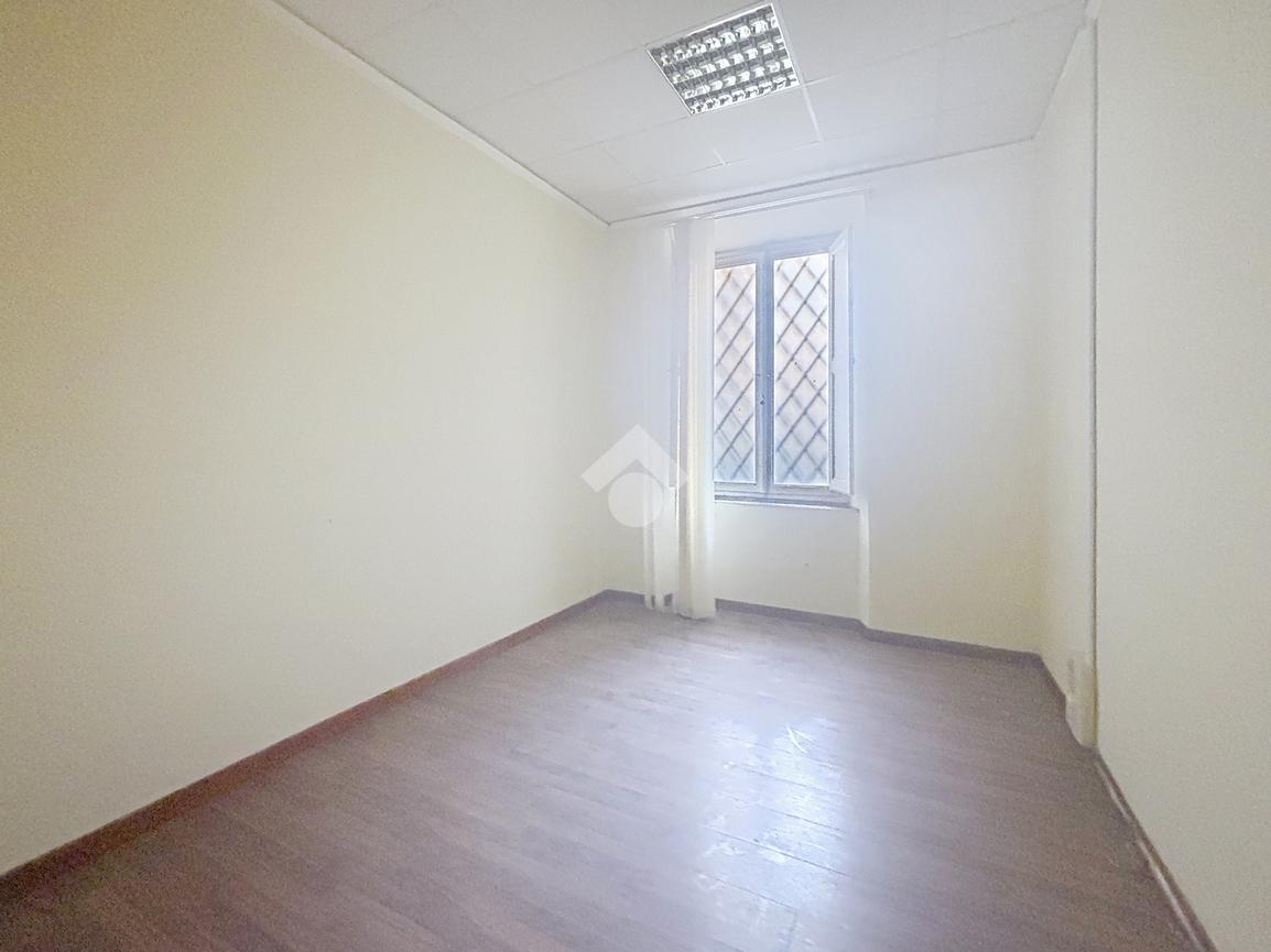 Negozio in Via Indipendenza 30, Livorno, {3} - Foto 1