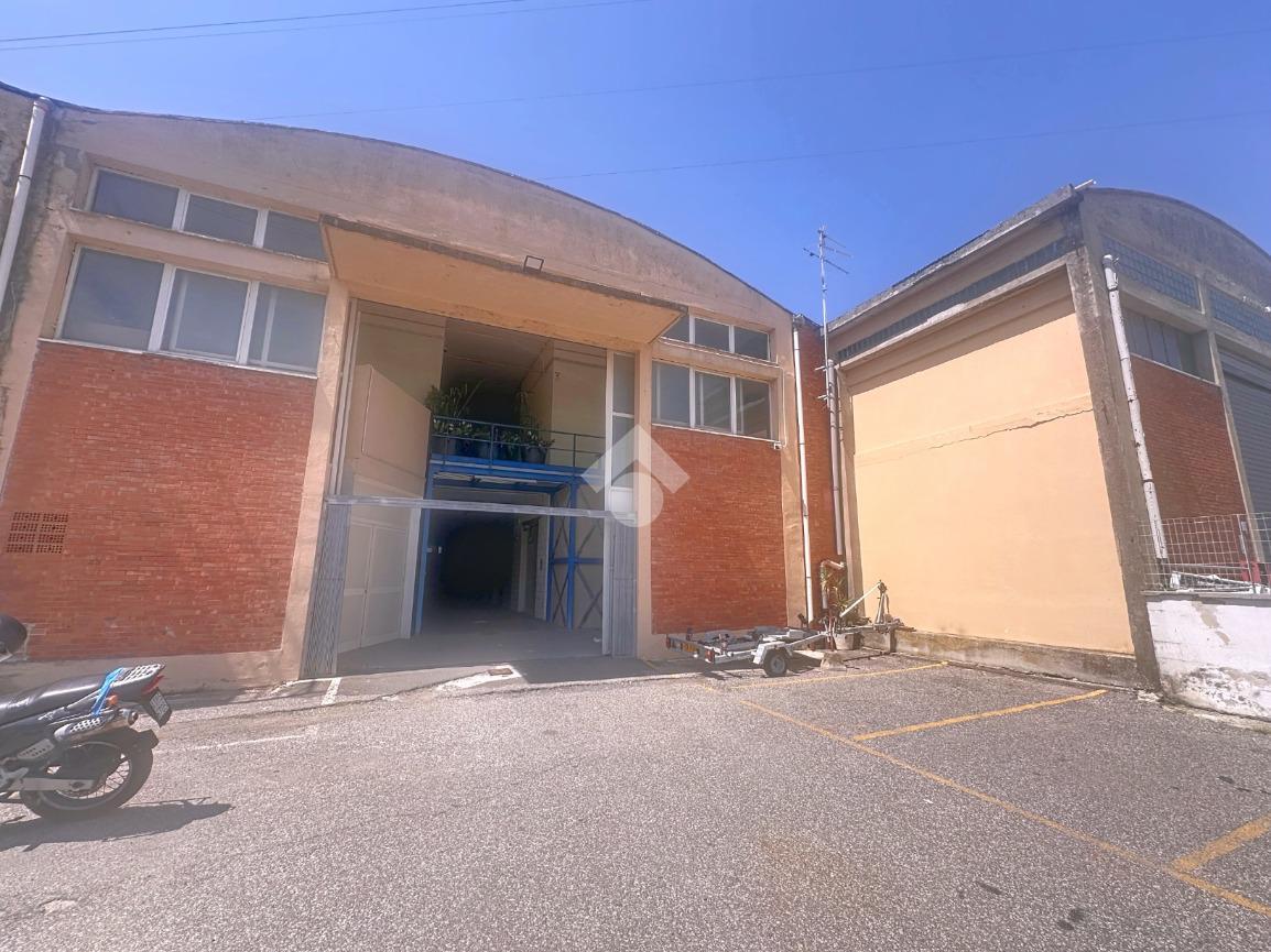 Magazzino in Via Pian di Rota 9, Livorno, {3} - Foto 1