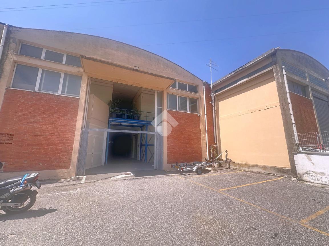 Magazzino in Via Pian di Rota 9, Livorno, {3} - Foto 2