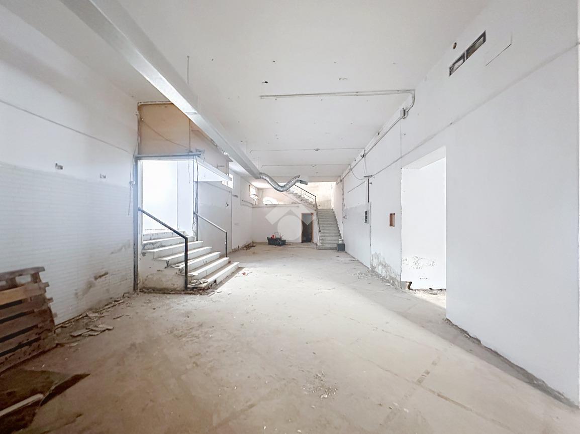 Negozio in Via Buontalenti 41, Livorno, {3} - Foto 1