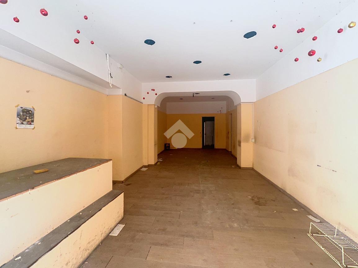 Negozio in Via Buontalenti 47, Livorno, {3} - Foto 1