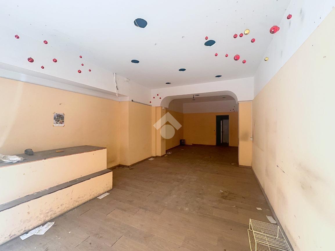 Negozio in Via Buontalenti 47, Livorno, {3} - Foto 2