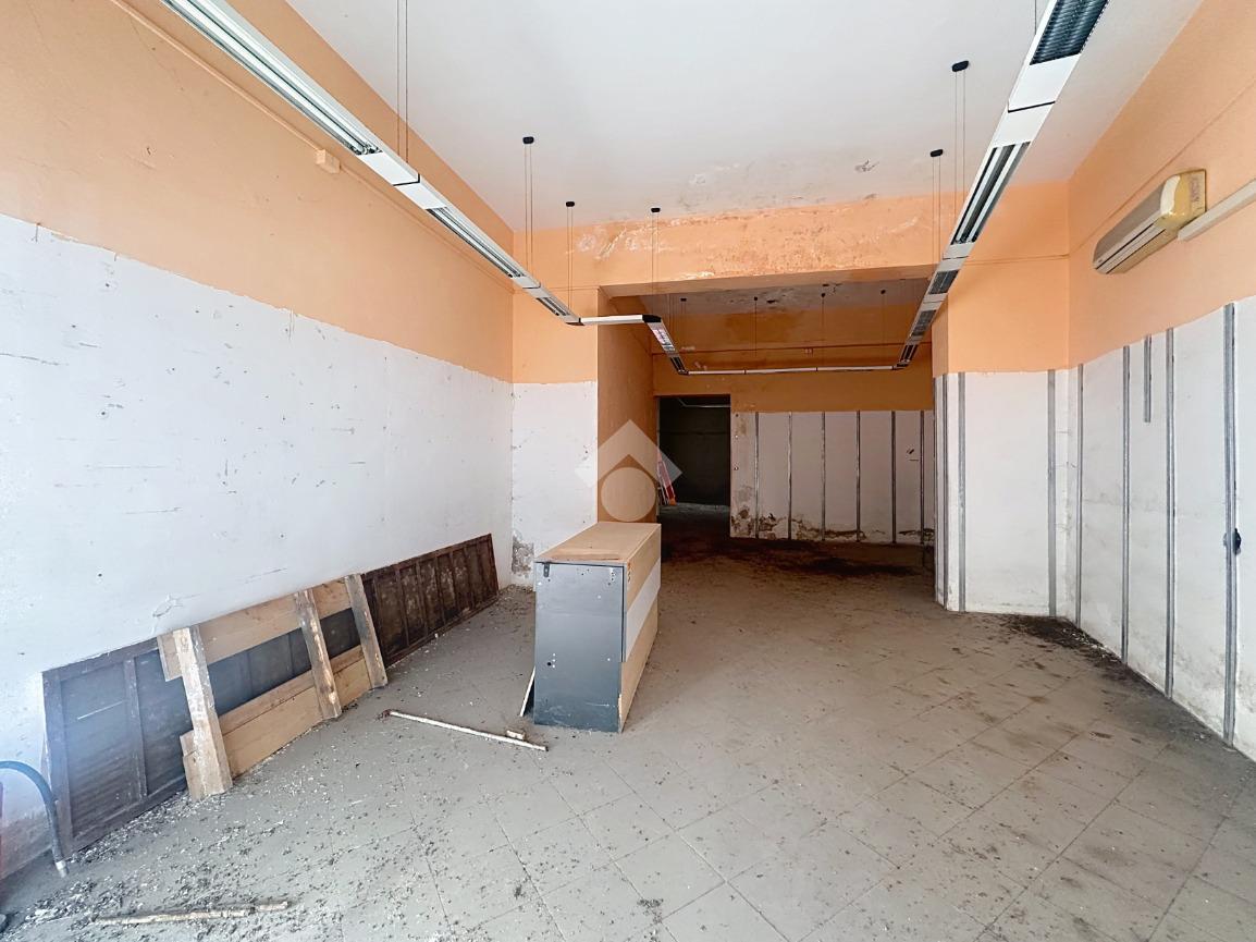 Negozio in Via Buontalenti 49, Livorno, {3} - Foto 1