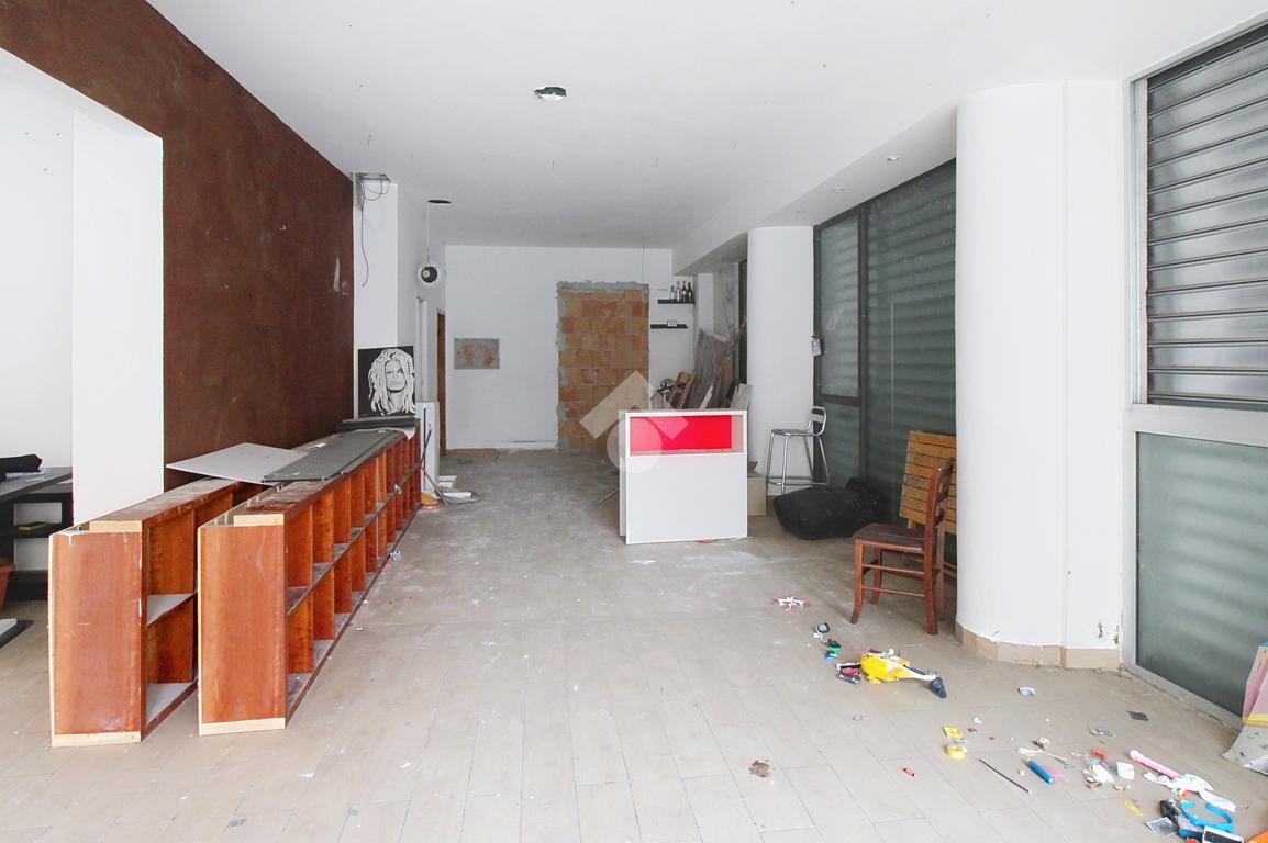 Negozio in Via della Madonna 25, Livorno, {3} - Foto 2