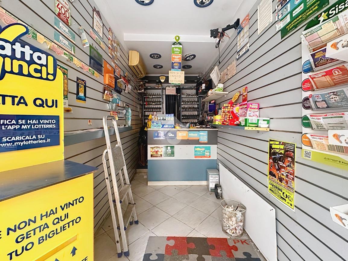 Negozio in Via Giuseppe Garibaldi 185, Livorno, {3} - Foto 1