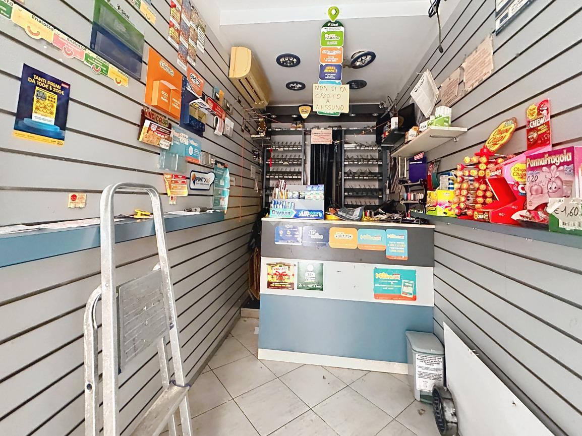 Negozio in Via Giuseppe Garibaldi 185, Livorno, {3} - Foto 1