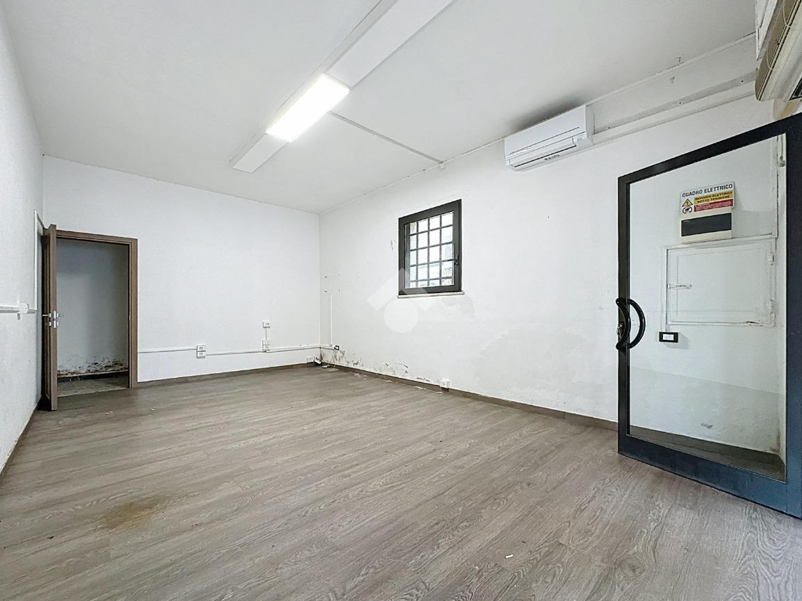 Negozio in Via Giacomo Matteotti 10, Crespina Lorenzana, {3} - Foto 1