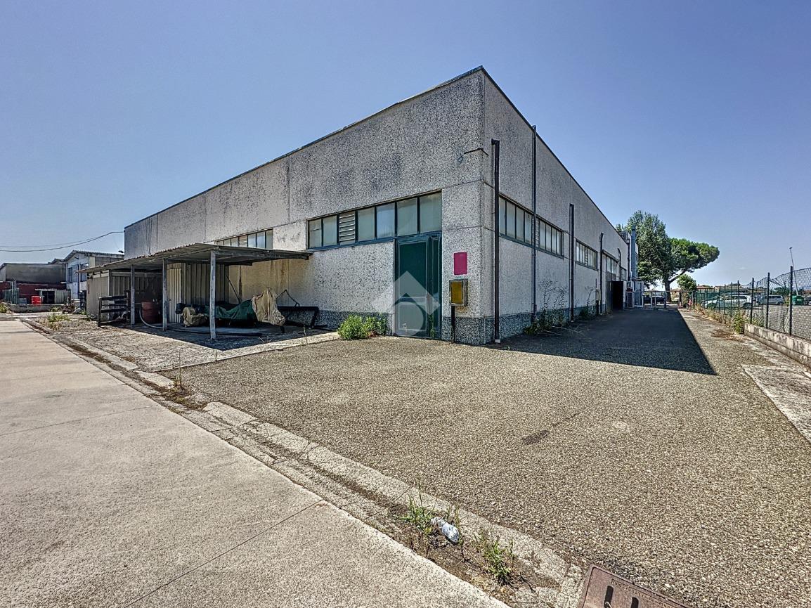 Capannone in Via Friuli 10, Pontedera, {3} - Foto 1