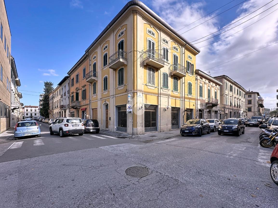 Negozio in Via Dante Alighieri 20, Pontedera, {3} - Foto 1