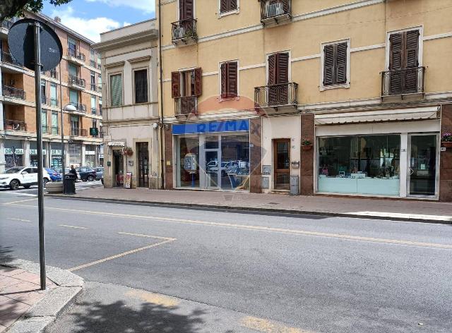 Negozio in Via Pasquale Paoli 49, Cagliari - Foto 1