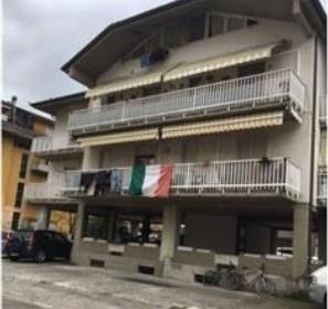Parcheggio chiuso in Via Europa 46, Follo - Foto 1