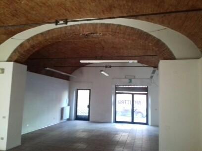 Locale commerciale in , Lucca, {3} - Foto 1