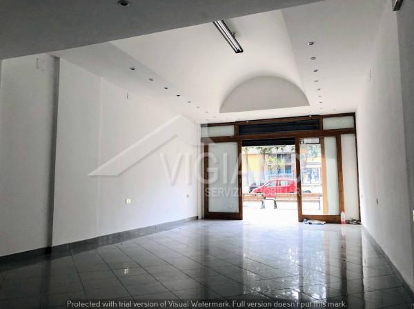Negozio in Viale Cristoforo Colombo 213, Foggia, {3} - Foto 1
