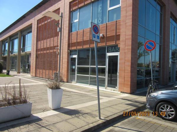 Negozio in Viale Giacomo Leopardi 31, Montevarchi, {3} - Foto 1