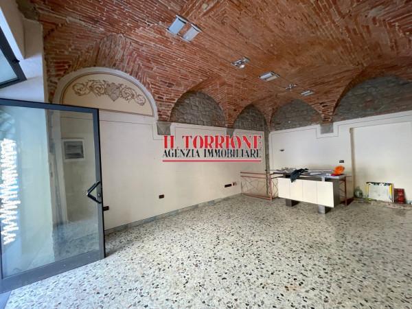 Negozio in Piazza Giuseppe Mazzini, Pescia, {3} - Foto 1