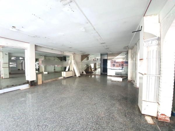 Negozio in Via Vittorio Veneto, Chiesina Uzzanese, {3} - Foto 2