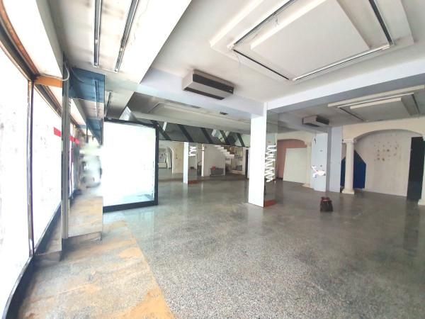 Negozio in Via Vittorio Veneto, Chiesina Uzzanese, {3} - Foto 1