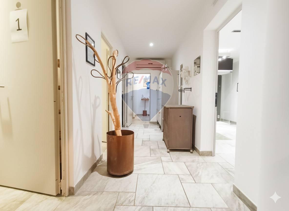 Esercizio commerciale in Via per Marilleva 59, Mezzana, {3} - Foto 2