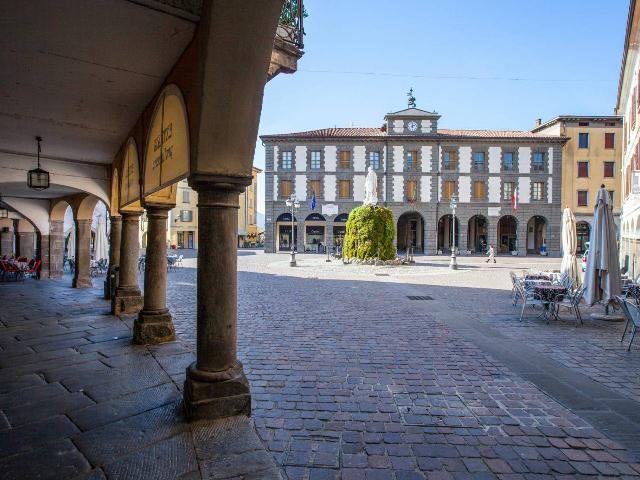 Geschäft in Piazza Giuseppe Garibaldi, Iseo - Foto 1