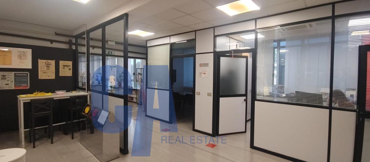 Ufficio in Piazzale Corvetto Luigi Emanuele, Milano, {3} - Foto 1