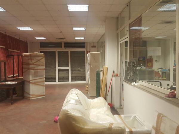 Negozio in Circonvallazione Orientale, Roma, {3} - Foto 2