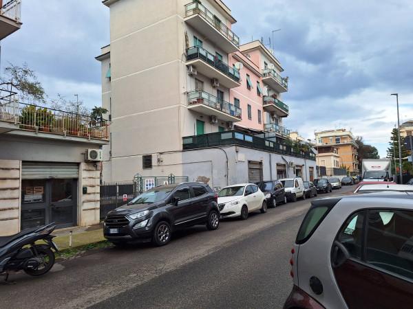 Negozio in Viale Palmiro Togliatti 2, Roma, {3} - Foto 1