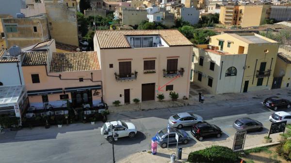 Negozio in Piazza Petrolo 23, Castellammare Del Golfo, {3} - Foto 1