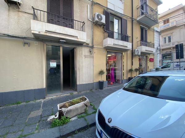 Negozio in Via Ettore Lombardo Pellegrino, Messina, {3} - Foto 1